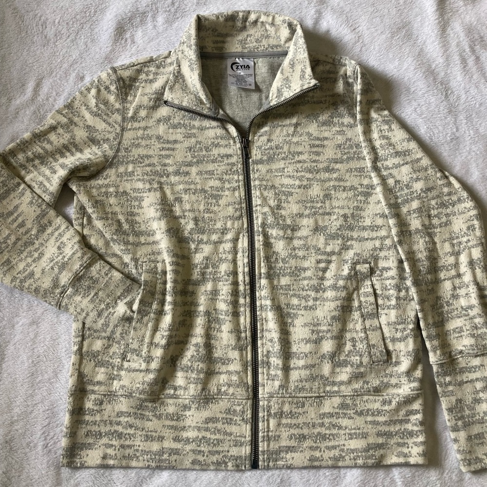 Zyia cream combo zipper jacket